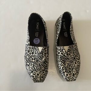 Tom’s Womens Black and White Mixed Animal Print Alpargata Slip-On Shoes Size 8.5